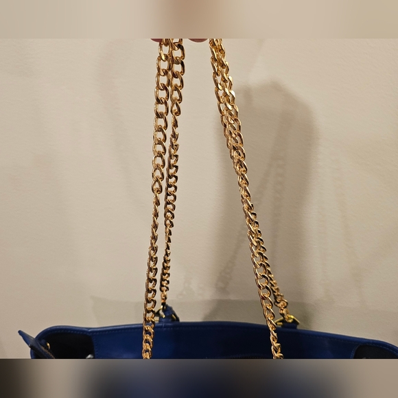 Tory Burch Gemini Link With Gold Chain Straps Blue and Cream Patterned Tote - Picture 3 of 16